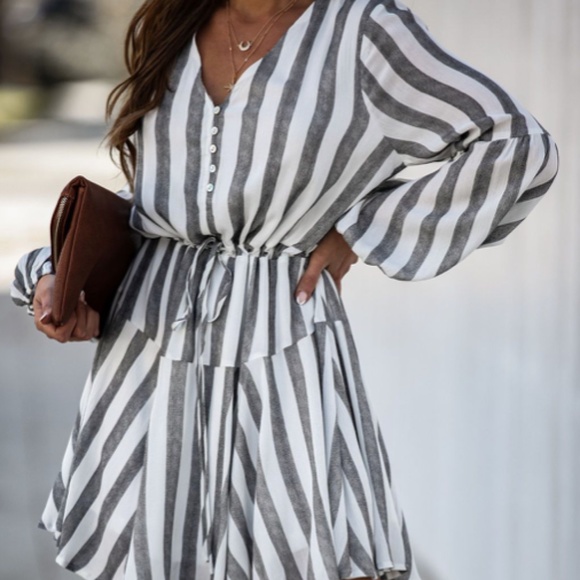 Vici Dresses & Skirts - NWT Vici Striped Dress